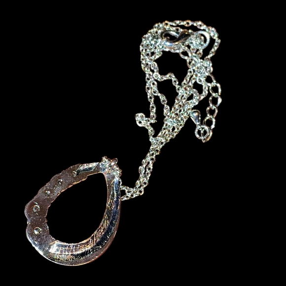 Elegant Silver Teardrop Necklace - Picture 5 of 5